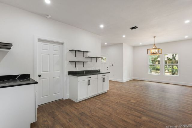 101 New York, San Antonio, TX 78214