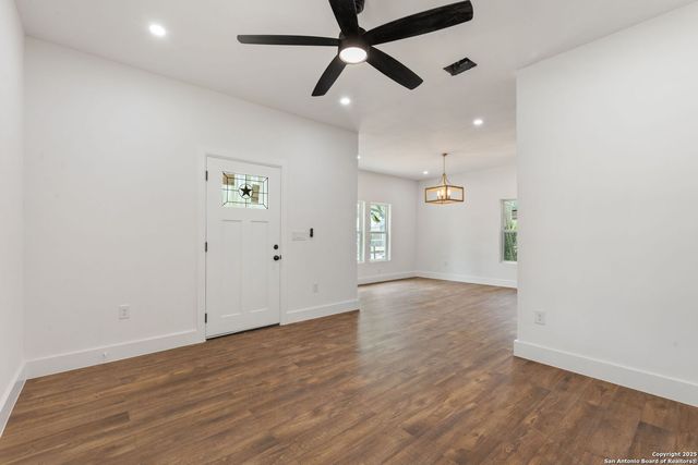 101 New York, San Antonio, TX 78214