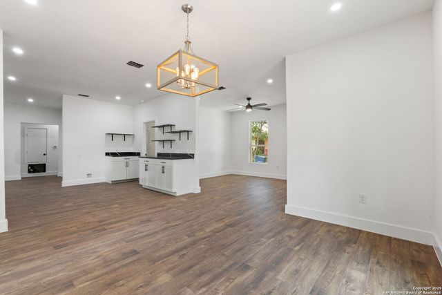 101 New York, San Antonio, TX 78214