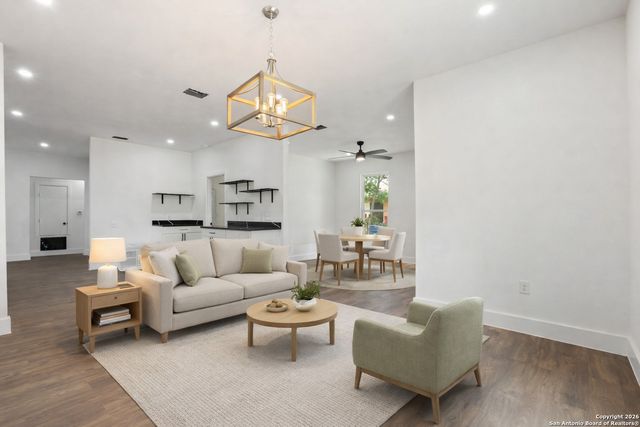 101 New York, San Antonio, TX 78214