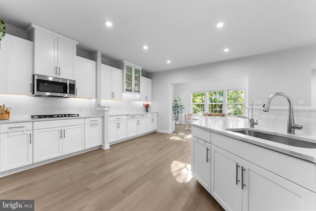 58 OAKWOOD BLVD, Hampton, NJ 08827