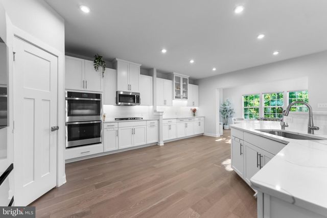 58 OAKWOOD BLVD, Hampton, NJ 08827