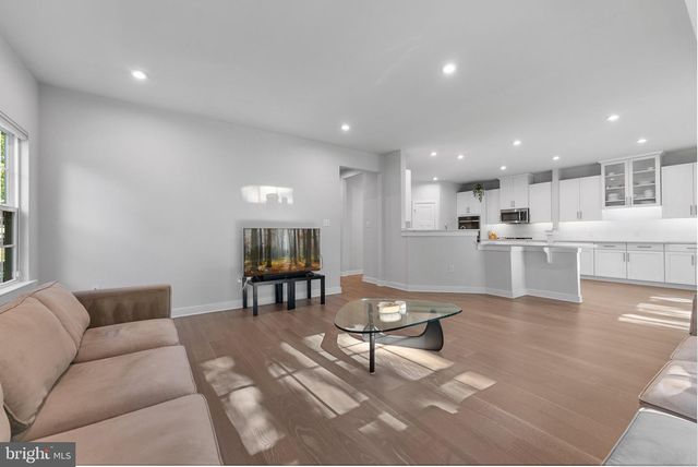 58 OAKWOOD BLVD, Hampton, NJ 08827