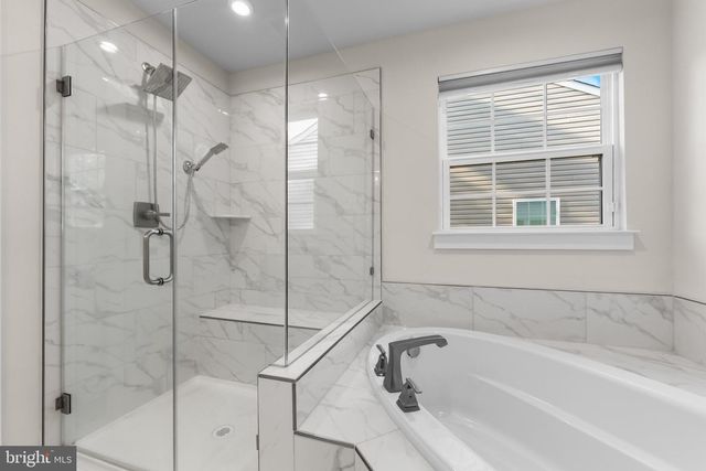 58 OAKWOOD BLVD, Hampton, NJ 08827
