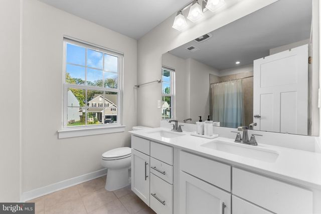 58 OAKWOOD BLVD, Hampton, NJ 08827