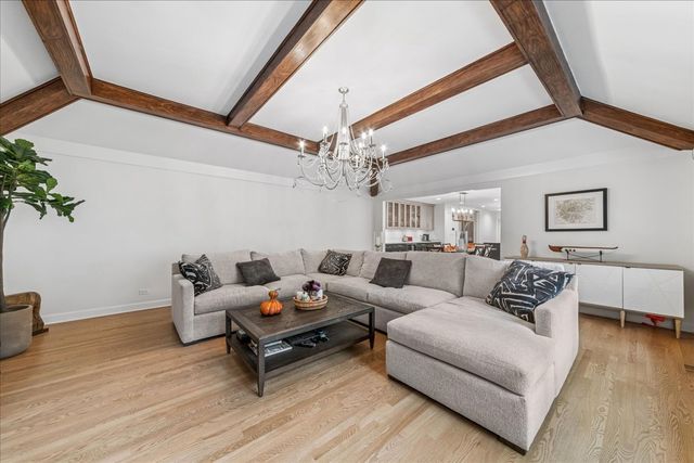 1415 Heatherton Drive, Naperville, IL 60563