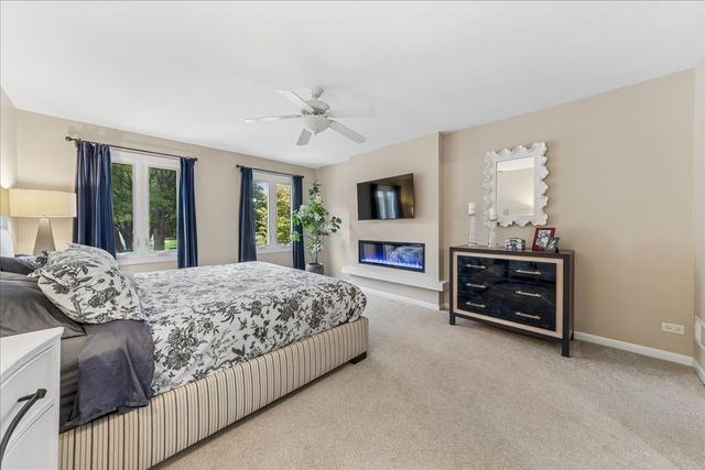 1415 Heatherton Drive, Naperville, IL 60563