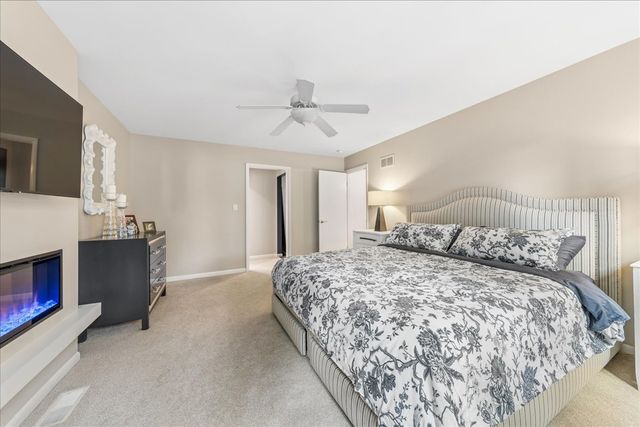 1415 Heatherton Drive, Naperville, IL 60563