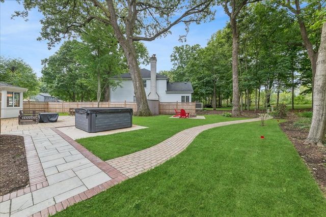 1415 Heatherton Drive, Naperville, IL 60563