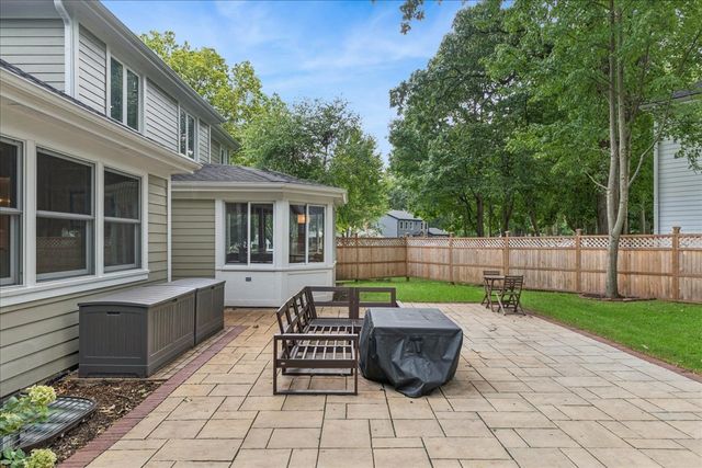 1415 Heatherton Drive, Naperville, IL 60563