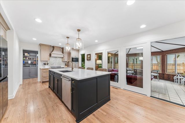 1415 Heatherton Drive, Naperville, IL 60563