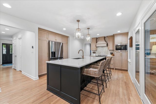1415 Heatherton Drive, Naperville, IL 60563
