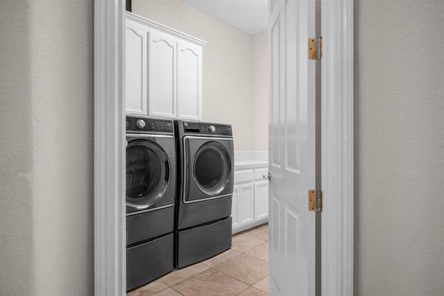 1836 Swinton Dr, Folsom, CA 95630