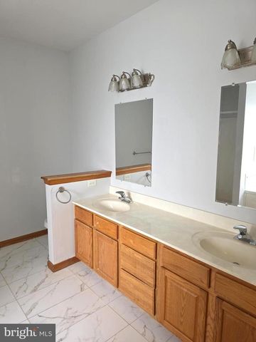 36 ARLBERG CIR, Dover, DE 19904