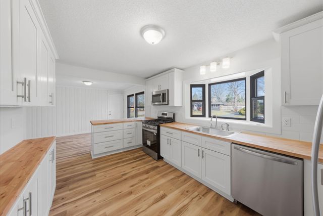 1446 Shryer Avenue W, Roseville, MN 55113