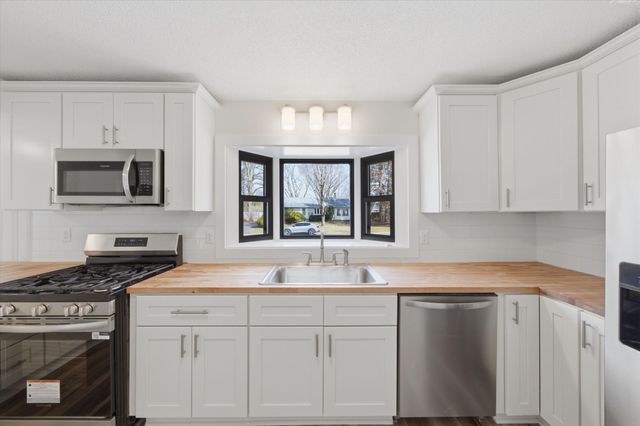 1446 Shryer Avenue W, Roseville, MN 55113