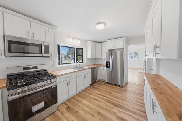 1446 Shryer Avenue W, Roseville, MN 55113