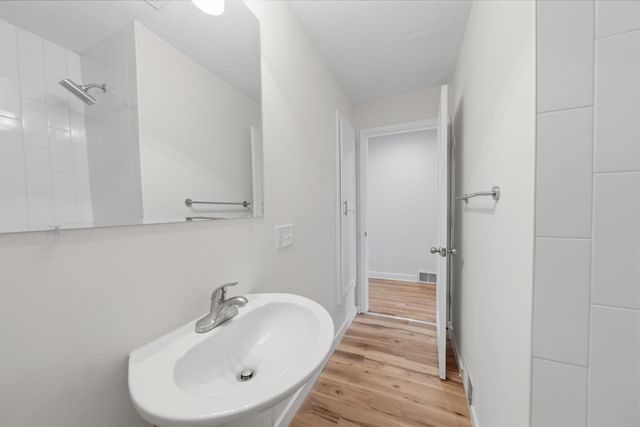 1446 Shryer Avenue W, Roseville, MN 55113