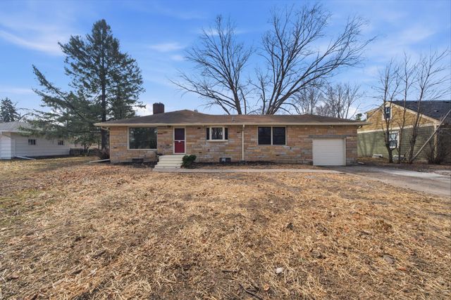 1446 Shryer Avenue W, Roseville, MN 55113