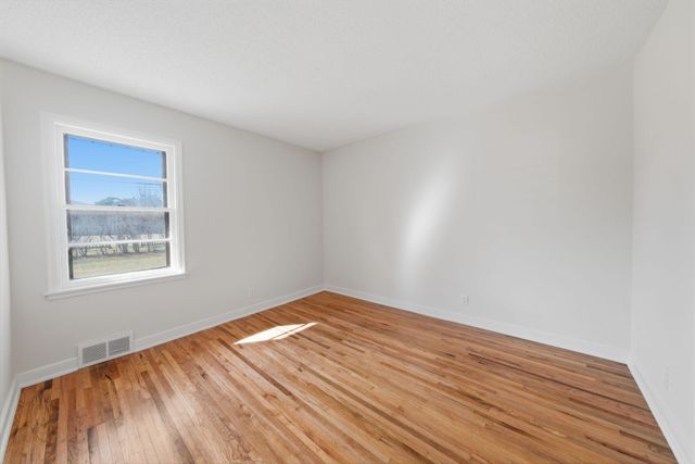 1446 Shryer Avenue W, Roseville, MN 55113