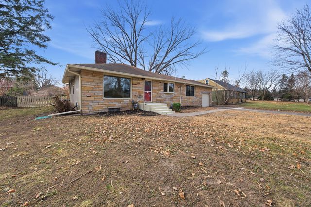 1446 Shryer Avenue W, Roseville, MN 55113