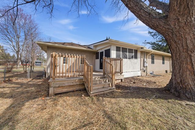 1446 Shryer Avenue W, Roseville, MN 55113