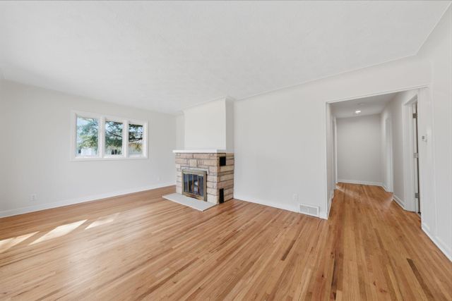 1446 Shryer Avenue W, Roseville, MN 55113