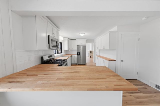 1446 Shryer Avenue W, Roseville, MN 55113