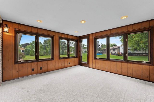 2536 DELWOOD DRIVE, Green Bay, WI 54302