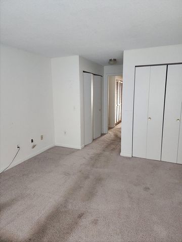 373 Nassau Dr 373, Springfield, MA 01129