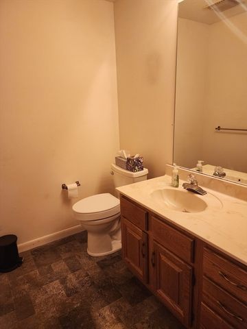 373 Nassau Dr 373, Springfield, MA 01129