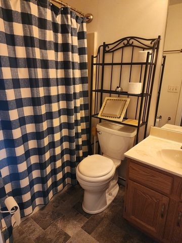 373 Nassau Dr 373, Springfield, MA 01129