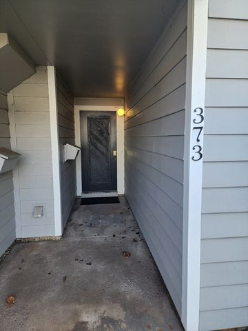 373 Nassau Dr 373, Springfield, MA 01129