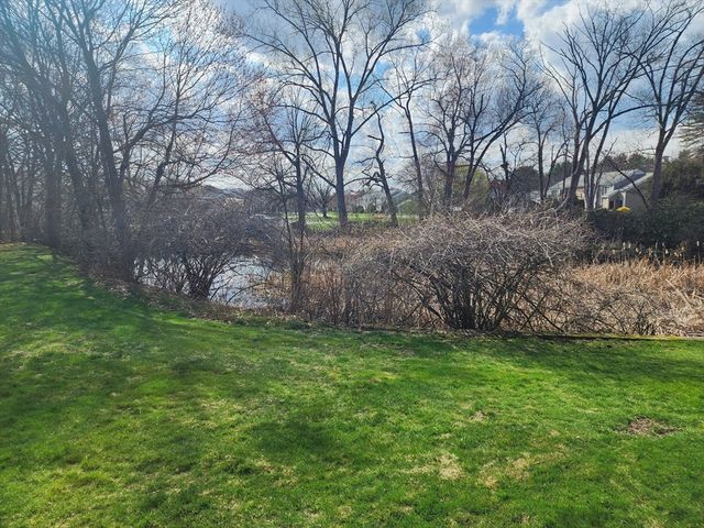 373 Nassau Dr 373, Springfield, MA 01129