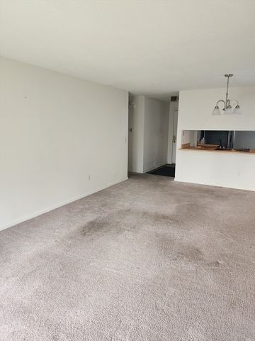 373 Nassau Dr 373, Springfield, MA 01129