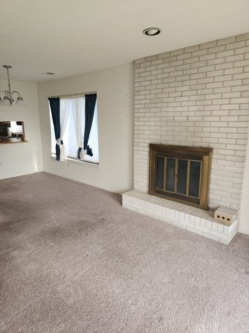 373 Nassau Dr 373, Springfield, MA 01129