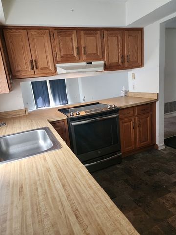 373 Nassau Dr 373, Springfield, MA 01129