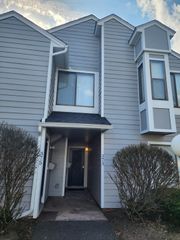 373 Nassau Dr 373, Springfield, MA 01129