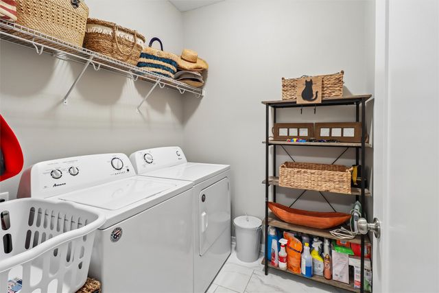 9655 Crowning Drive, West Des Moines, IA 50266