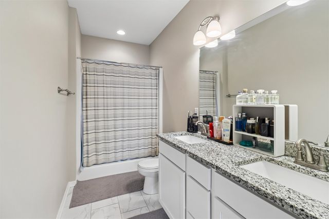 9655 Crowning Drive, West Des Moines, IA 50266