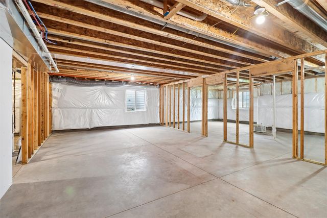 9655 Crowning Drive, West Des Moines, IA 50266