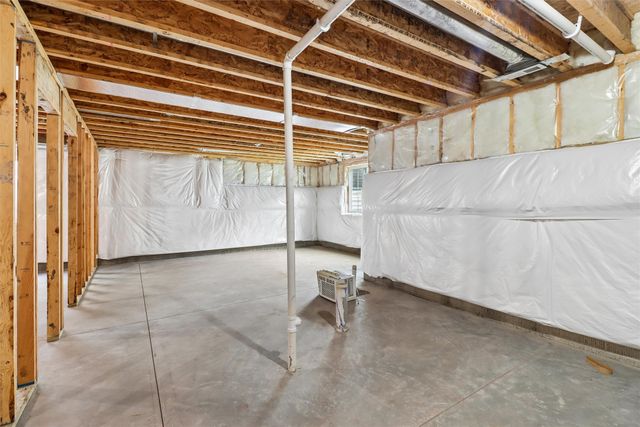 9655 Crowning Drive, West Des Moines, IA 50266
