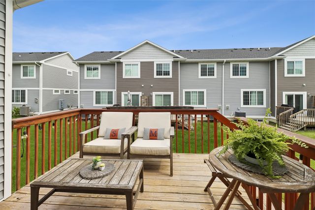 9655 Crowning Drive, West Des Moines, IA 50266