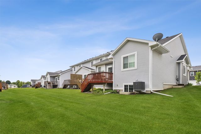 9655 Crowning Drive, West Des Moines, IA 50266