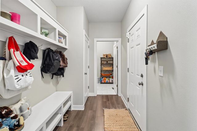 9655 Crowning Drive, West Des Moines, IA 50266