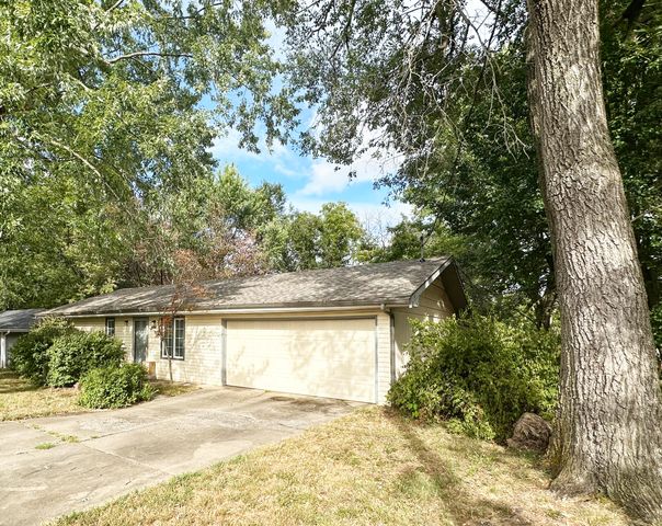 5758 S Kimbrough Avenue, Springfield, MO 65810