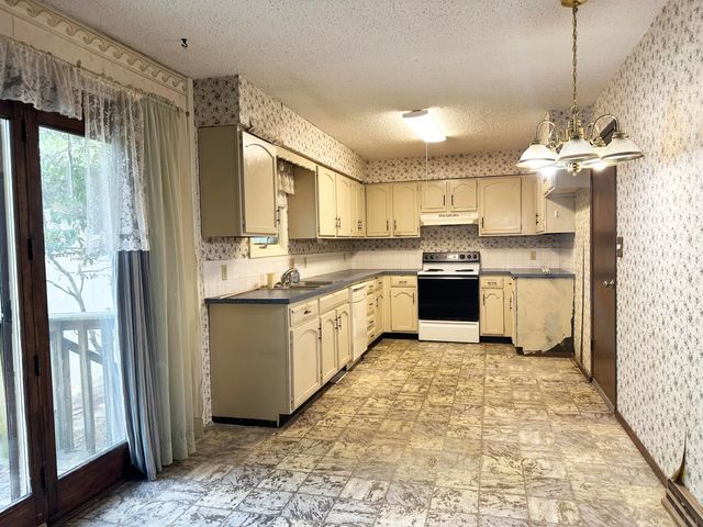5758 S Kimbrough Avenue, Springfield, MO 65810