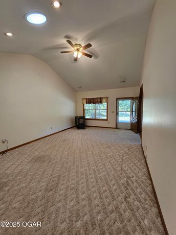 16427 Farm Road 2007, Aurora, MO 65605