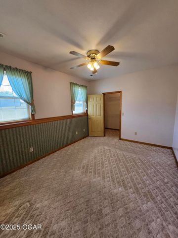 16427 Farm Road 2007, Aurora, MO 65605