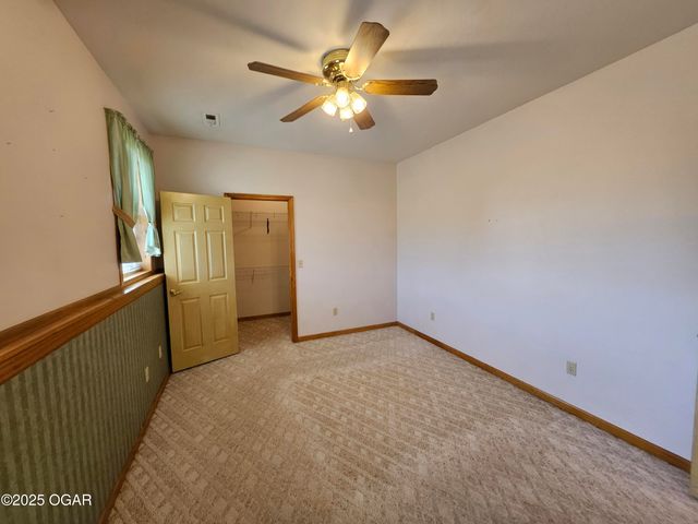 16427 Farm Road 2007, Aurora, MO 65605